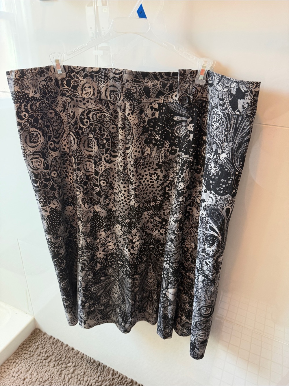 cj banks black/ grey print long skirt size 22W plus